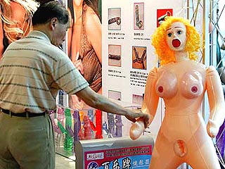 В Шанхае открылась выставка "игрушек для взрослых"