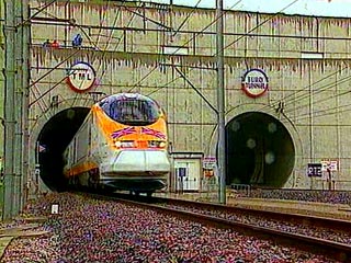 Движение через Евротуннель под Ла-Маншем по маршрутам Париж-Лондон и Брюссель-Лондон восстановлено сегодня к концу дня