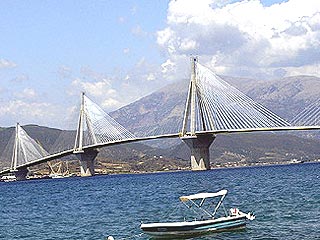 В Греции открыт самый длинный подвесной мост в мире
