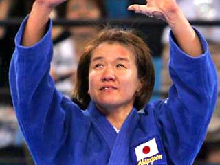 Две золотых медали в первый день Олимпиады получила сборная Японии. Обе награды высшего достоинства достались представителям Страны восходящего солнца в дзюдо. У женщин в категории до 48 килограммов победила Рюоко Тани