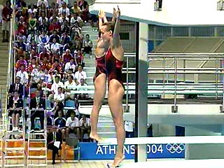 Россиянки Вера Ильина и Юлия Пахалина завоевали серебряные медали в синхронных прыжках в воду с трехметрового трамплина на Олимпийских играх в Афинах