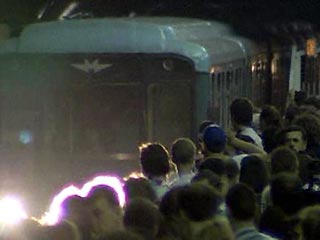 В Москве на станции метро "Павелецкая" на пути упал человек