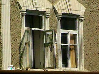 Абдуразаков и Грошев проверяли оперативную информацию о подозрительных людях, поселившихся в доме 51 по улице Фрунзе в Каспийске