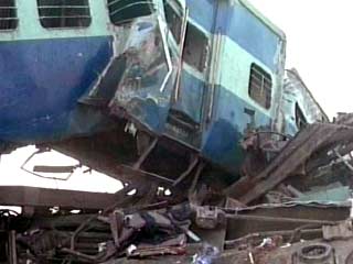 Два поезда столкнулись в Индии: 38 погибших, 55 раненых