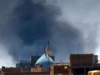 В невиданной силой вспыхнули бои в южном иракском городе Неджеф в ночь с понедельника на вторник. По свидетельству корреспондента Reuters, Ночные бои и бомбардировки были самыми ожесточенными за 20 дней осады города
