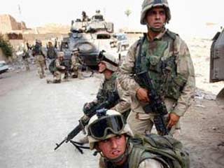 В Неджефе американцы обыскивают трупы убитых иракцев