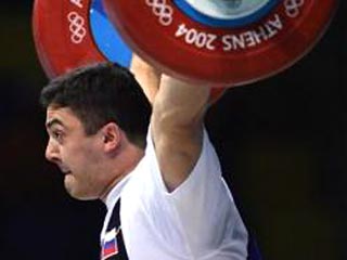 Российский штангист Дмитрий Берестов завоевал золото на Олимпиаде в Афинах