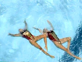 Российский дуэт Анастасия Ермакова - Анастасия Давыдова в среду вечером завоевали золотые медали Олимпиады в Афинах в синхронном плавании