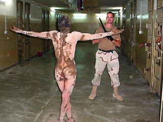 Американский генерал впервые признал, что солдаты пытали пленных иракцев в тюрьме "Абу-Грейб". Также стало известно, что полковнику, возглавлявшему подразделение военной разведки в тюрьме, будут предъявлены уголовные обвинения