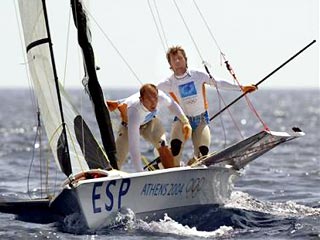 Испанские яхтсмены выиграли золото в классе "49-е"