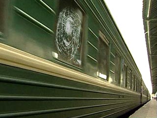 В Николаевской области Украины неподалеку от станции Гороховка во время технической остановки пассажирского поезда "Евпатория-Киев" неизвестные забросали камнями и обстреляли из пневматического пистолета поезд с детьми