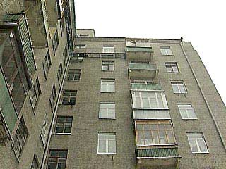 Чтобы продать свою московскую квартиру 19-летняя студентка профессионального училища "заказала" родителей и брата