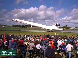 Адвокаты семей погибших 25 июля в авиакатастрофе лайнера Concorde под Парижем готовы представить в суд иски на Air France на сумму в 300 млн. евро (272 млн. долларов)