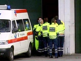 В Швейцарии поезд врезался в школьный автобус: 8 человек ранены