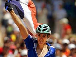 Французы смогли завоевать золото в маунтинбайке, выиграв мужские соревнования. Победителем стал Жульен Абсалон, который выиграл последний вид велосипедной программы в Афинах