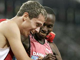 Россиянин Юрий Борзаковский выиграл соревнования в беге на 800 метров