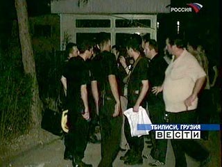 В Тбилиси рядом со зданиями парламента и министерства госбезопасности Грузии в ночь на воскресенье прогремел взрыв