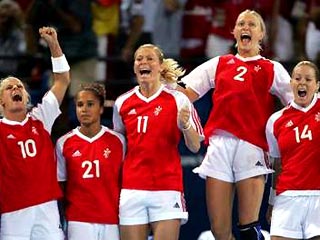 Дания завоевала свое третье золото на Олимпиаде в Афинах. На этот раз датская женская сборная по гандболу выиграла олимпийский турнир