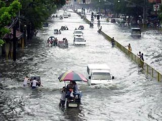 Сильнейшие ливни вызвали на Филиппинских островах обширные наводнения, сели и оползни. Жертвами стихийного бедствия стали уже 32 человека, а до 1 млн жителей северных и центральных провинций были вынуждены покинуть подтопленные дома