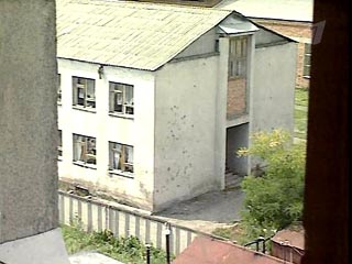 В городе Беслан в Северной Осетии в среду около 9:00 по московскому времени неизвестные вооруженные лица захватили школу N1, расположенную в Правобережном районе города
