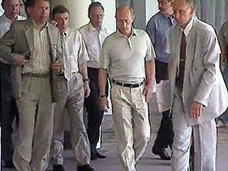 В связи с терактами Путин прервал отпуск и вернулся в Москву