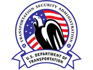 Американское управление по безопасности на транспорте предписало авиакомпаниям, совершающим полеты из России в США, усилить проверку пассажиров и их багажа, сообщает агентство AP