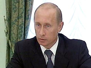 Президент РФ Владимир Путин заявил, что сейчас главной задачей является спасение жизни и здоровья людей, оказавшихся в заложниках в Беслане, и действия сил, занимающихся проблемой их освобождения, будут подчинены исключительно этой задаче