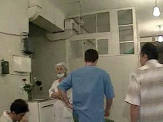 Московские врачи оперируют семилетнюю Амину Качмазову, доставленную из Беслана