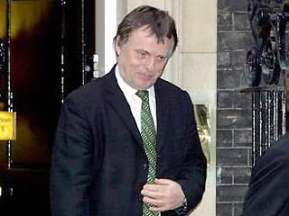 Британский министр труда и по делам пенсий Эндрю Смит в понедельник подал в отставку