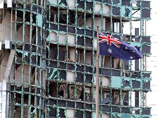 В центре Джакарты прогремел мощнейший взрыв, пострадали здания посольств Австралии и России