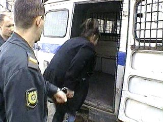 Сотрудники правоохранительных органов задержали в городе Аргун (Чечня) местную жительницу, 1968 года рождения, у которой изъято самодельное взрывное устройство (СВУ), усиленное металлическими убойными элементами