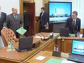 Правительство РФ одобрило проект постановления о выделении помощи семьям погибших и пострадавшим в результате теракта в Беслане