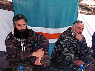 Российские компетентные органы, назначившие вознаграждение за информацию о местонахождении лидеров чеченских террористов, готовы сотрудничать в этом вопросе даже с членами бандформирований
