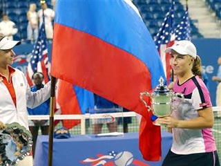 Россиянка Светлана Кузнецова одержала верх над своей соотечественницей Еленой Дементьевой в финале Открытого чемпионата США по теннису