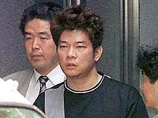 В тюрьме города Осака в о вторник казнен через повешение один из самых известных японских преступников последнего времени - 40-летний Мамору Такума, который в 2001 году ворвался в одну из школ в этом районе и хладнокровно зарезал восьмерых детей