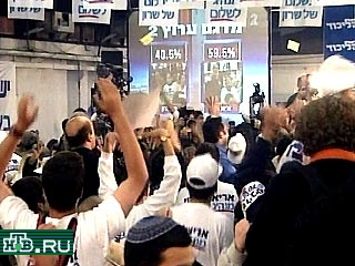 Лидер блока правых партий Ариэль Шарон одержал убедительную победу на выборах в Израиле, состоявшихся во вторник