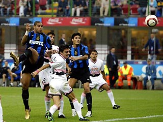 Миланский "Интер" во второй раз в нынешнем первенстве серии А сыграл вничью. На этот раз соперником сине-черных стал новичок высшего дивизиона "Палермо"