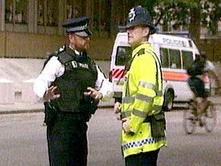 Лондонская полиция ведет охоту на серийного убийцу, который совершил уже шесть нападений, в результате два человека погибли