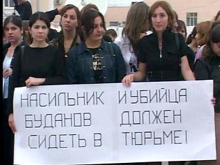 Десять тысяч чеченцев в центре Грозного протестуют против освобождения Буданова