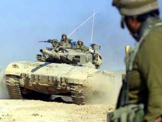 Израильская армия начала в среду вечером военную операцию в городе Хан-Юнис на юге сектора Газа. По имеющейся информации, на территорию лагеря палестинских беженцев в городе при поддержке тактической авиации вошли танки