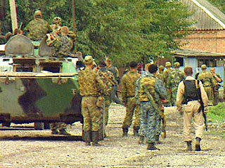 В нескольких районах Чечни федеральные силы проводят серию специальных адресных операций по поиску, задержанию и ликвидации боевиков