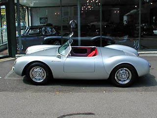Оказывается, комик Джерри Сейнфилд имеет пристрастие к разным моделям Porsche, в его обширной коллекции - Spyder 550 1955 года