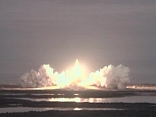 Американский космический челнок Atlantis стартовал сегодня в 2.11 по московскому времени с космодрома на мысе Канаверал и отправился к международной космической станции