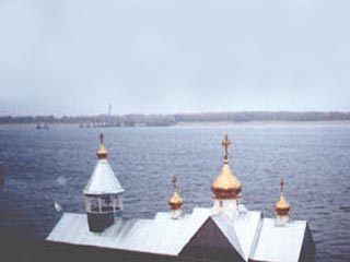 В отличие от двух предшественников, уже имеющихся в Волгоградской области и сооруженных на баржах, новый храм является самоходным судном