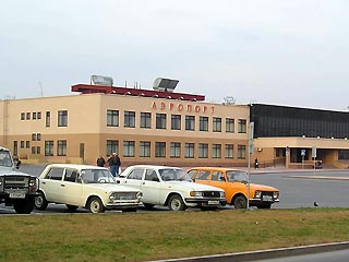 В тюменском аэропорту "Рощино" усиливаются меры безопасности: пассажирам в обязательном порядке будет предложено снимать верхнюю одежду и, при необходимости, обувь