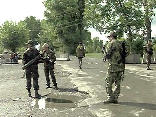 В Южной Осетии обнаружены два мощных взрывных устройства, которые могли полностью перекрыть Транскавказскую магистраль в районе села Кехви
