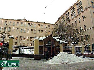 Представители Генеральной прокуратуры России сегодня утром заявили, что все обыски, которые были проведены вчера в центральном офисе "Имидж-банка", "осуществлялись в строгом соответствии с законом"