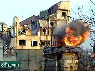 В результате подрыва в Чечне на неустановленном взрывном устройстве автомобиля "Урал" один военнослужащий Минобороны получил тяжелое ранение