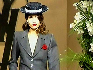 Неделя женской моды весна-лето 2005 года открывается в понедельник в Париже. В ней участвуют более 100 домов мод и независимых дизайнеров, которые представят новые коллекции готового платья