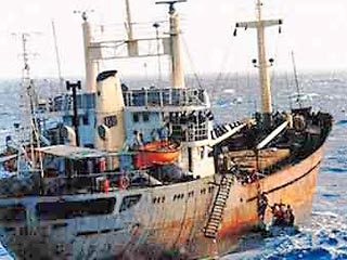 Итальянские рыбаки сорвали программу проведения военно-морских учений НАТО в водах вокруг Сардинии, проведя акцию протеста против ограничений на промысел рыбы в зоне военно-морских полигонов